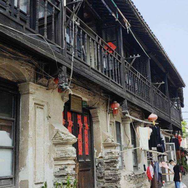 她曾是著名主持人，工作20年却因乌龙辞职，如今生活成这样！